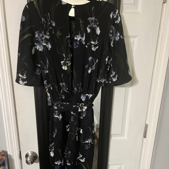 Floral jumpsuit, Size 8 - Picture 5 of 5